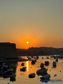 Front Row Malta - Valletta Views, Sunsets & Grand Harbour Living I 3-Bedroom House - Image 1