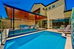 Luxury Villa W Pool & Spa 5 BEDROOMS - Image 1