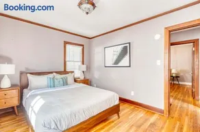 Stay Portland - Charming Portland Home in Hollywood District - Image 2