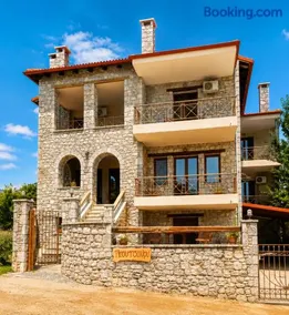 Παραδόσιακός Ξενώνας Το Κουτσούρι - Image 1