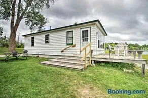 Lake Retreat: Fire Pit, Boat Rentals, BBQ! - Image 2