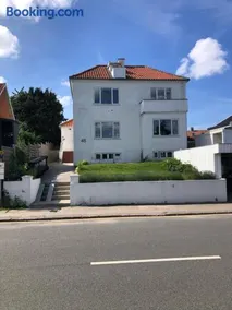 Stor lys lejlighed med terrasse og altan - Image 1