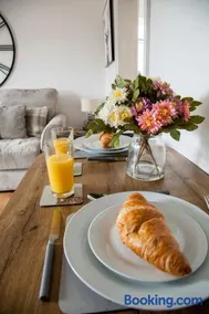 COSY COTTAGE ON BERNARDS HILL by SHIRE STAYS - Image 3