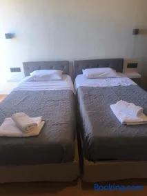 Artemis Hotel-MeRaki Restaurant - Image 4
