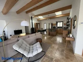 House with a view of Luberon and a pool - Image 3