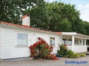 4 person holiday home in Tvååker - Image 3