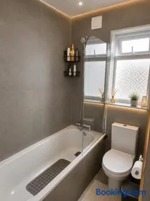 Elegant Double Room - Image 4