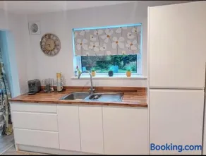 'Serenity in Somerset ' Self Catering House Rental Near Chard , Accomodation for Contract Workers only - Image 4