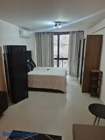 Studio Completo Moderno Flat WiFi Pet Friendly c Ar Condicionado Ingá Centro - Image 2