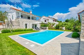 Salt & Sand Villa with a view - Image 2