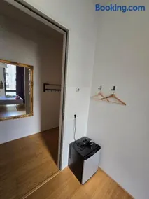 Cozy Zuidas Room 10m from Airport - Image 1