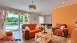 Activity villa Gardenia with pool in Tinjan - Image 4