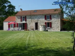 Maison rénovée en pleine campagne avec terrain, terrasse et équipements familiaux - FR-1-426-157 - Image 1