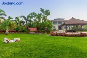 Umber Villa by StayVista - 5BHK Luxurious Villa with a Pvt Pool & Lawn - Image 5
