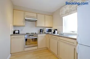 Fonthill Apartment - central, free parking off street, quiet - Image 4