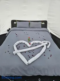 Nuit insolite dans une bulle avec jacuzzi privatif - Image 3