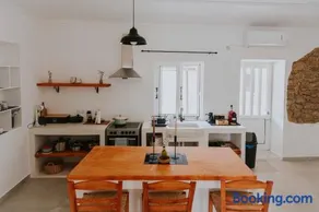 Theoni's Home - Image 3