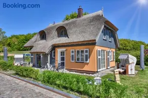 Ferienhaus Auszeit 14 Feriendorf Klein Stresow Rügen by ruyastay - Image 1