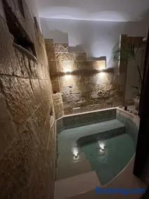 Lemon Suite-Luxury - Image 1
