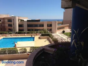 Résidence avec piscine et box, vue sur mer - Image 2