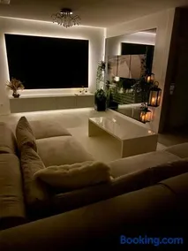 Moderne Wohnung mit Einrichtung - Image 2