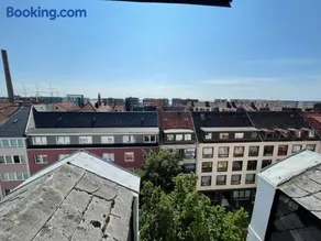 Schönes einfaches zentrales Zimmer über den Dächern der Stadt - Image 1