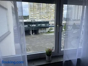 Perfekte 1,5 Wohnung Zentral in Leonberg gegenüber Einkaufzentrum - Image 3