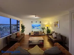 Canberra City View Apartment - Image 1