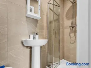 LetSavvy Contractor Accommodation Hartlepool All En-Suite - Image 4