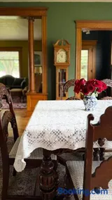 Spacious 4 BDR Historic Home in Heart of Sioux Center - Image 2