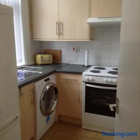 Marshfield Apartment - Image 4