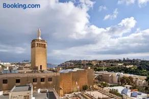 Top Floor Penthouse with Valletta Views & Terrace - Image 2