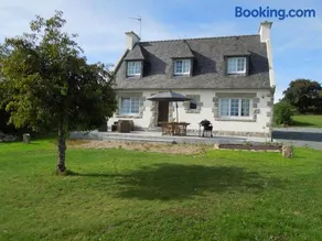 En Bretagne, villa de 2 à 8 pers , meublé de tourisme 3 étoiles nichée dans un écrin de verdure à 2500m de la plage - Image 1