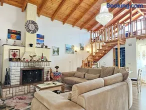 River Escape Villa - Private Beach, Scenic View & BBQ - Image 2