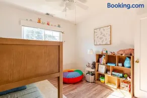 Ocean Cottage, Fire Pit, Trampoline, Outdoor Kitchen - Image 2