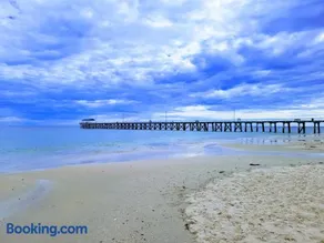 Spacious self contained unit - short walk to Grange Jetty - Image 2