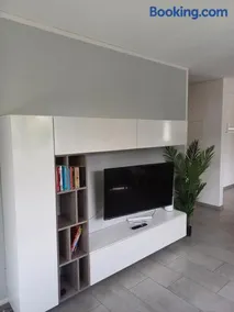 CROWN LIVING Design Apartment Altach - Ideal für Feriengäste und Geschäftsreisende, kostenloser Parkplatz, WLAN, Küche, Self Check-in - Image 3
