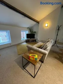 Flat 2 Chestergate - Image 2