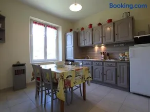 Gîte familial avec charme d'école, terrasse, terrain clos, proche gorges de la Loire et sites naturels - Image 2