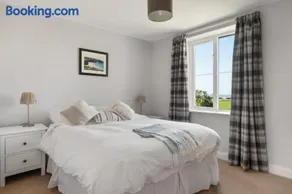 Spacious Home Private Parking & Garden Tintagel - Image 3