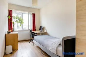 Digital Nomad Station - Bedroom with Desk and more - Image 1