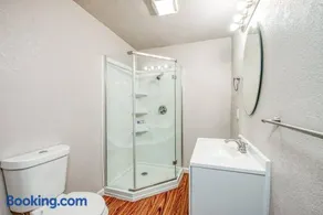 Stylish Studio 89 Brand New from the floor up - Image 3
