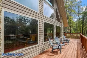 Mountain retreat w 2 fireplaces & lake - Image 1