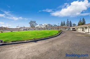 Rodeway Inn Stockton Highway 99 - Image 2