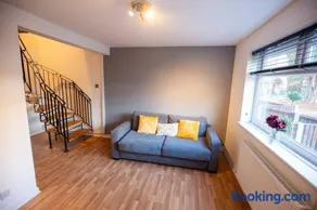 Entire 1 Bedroom House in Manchester - Image 1
