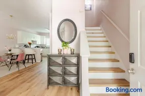 Spacious Lux 3 Bedroom Villa Near Atlanta - Image 1