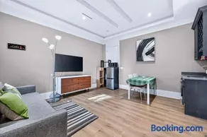 Private Richmond Suite Near YVR & Steveston - Image 1