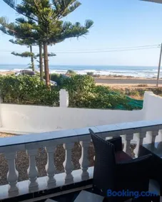 Seaside apartment ,Garden Level with Stunning Ocean View - Image 4