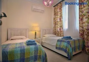 Seafront 3 bedroom villa Medea with private pool and garden. - Image 2