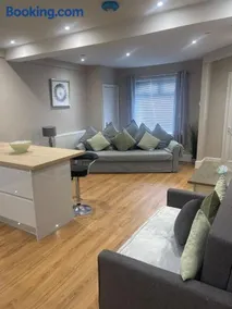 Flat in Maerdy - Image 1